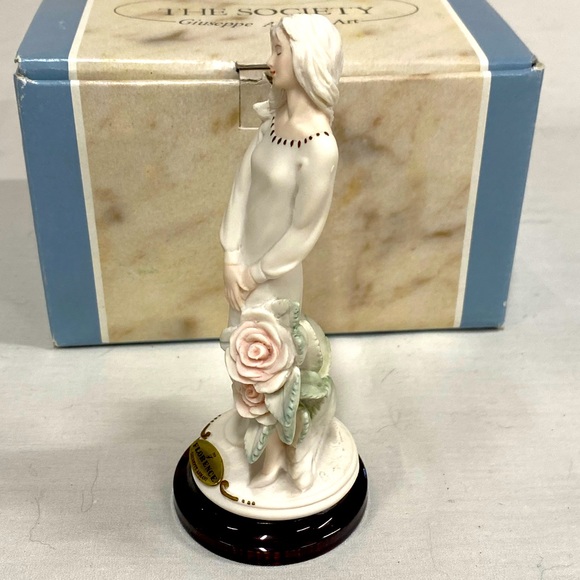 Vintage Giuseppe Armani Florence “Sweetheart” Figurine - Picture 2 of 4